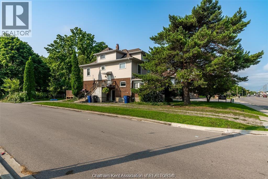 266 Grand AVENUE West - 2