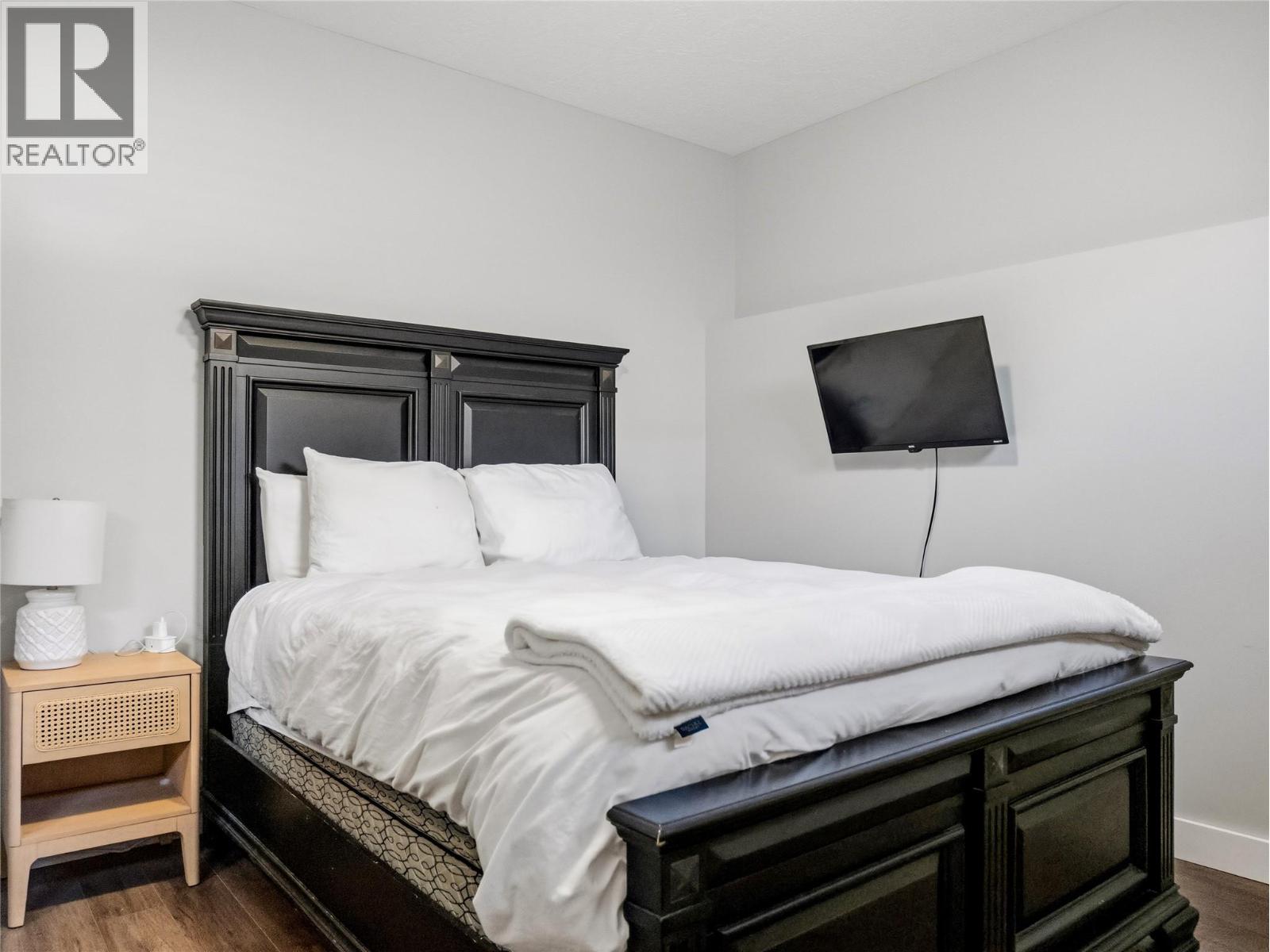 8412 18A Street - Image 12