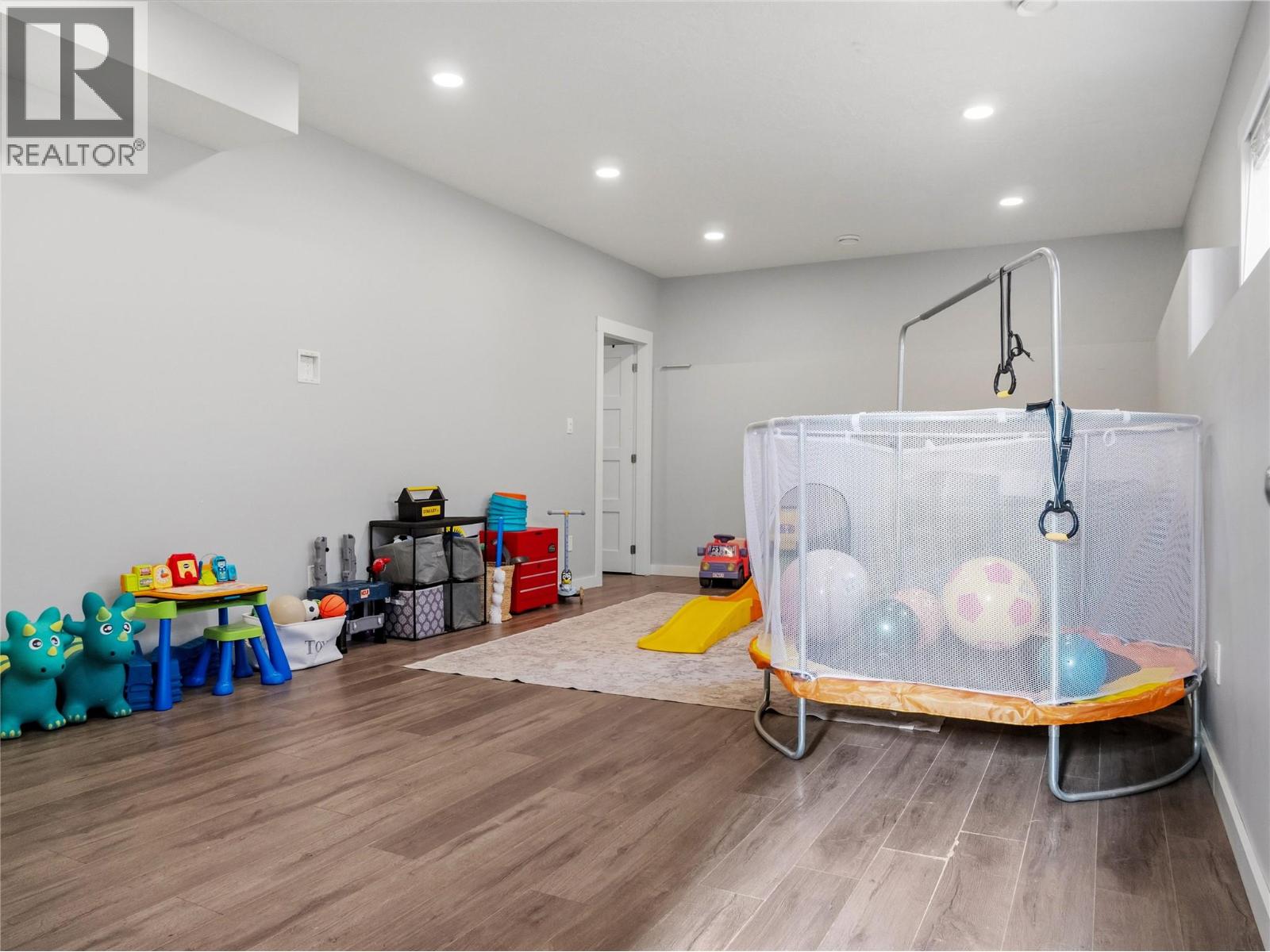 8412 18A Street - Image 10