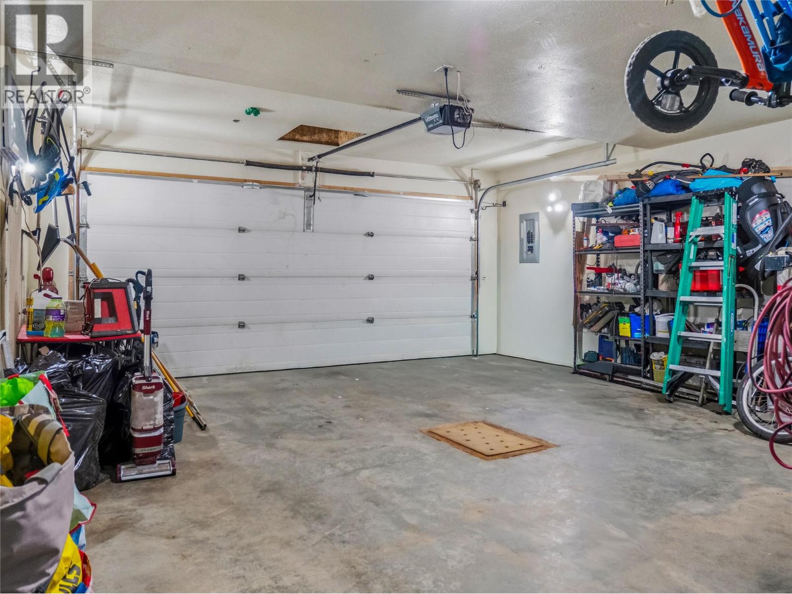 8412 18A Street - 53