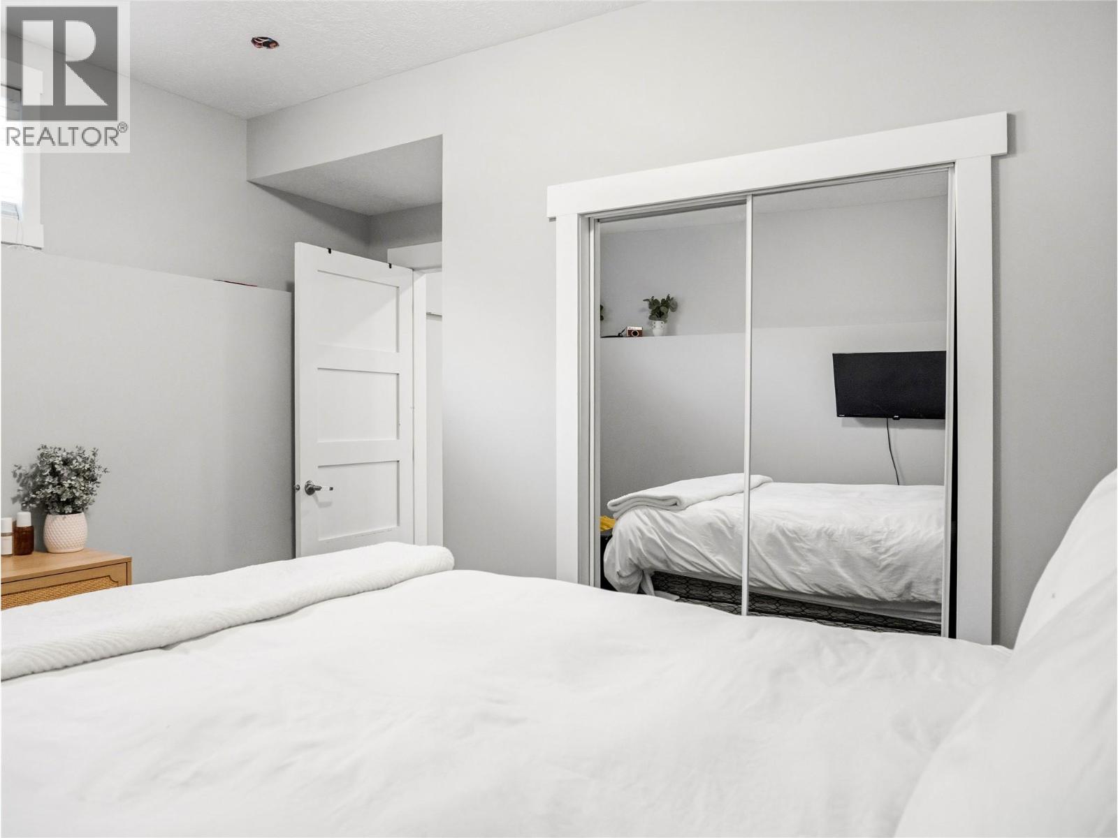 8412 18A Street - Image 13
