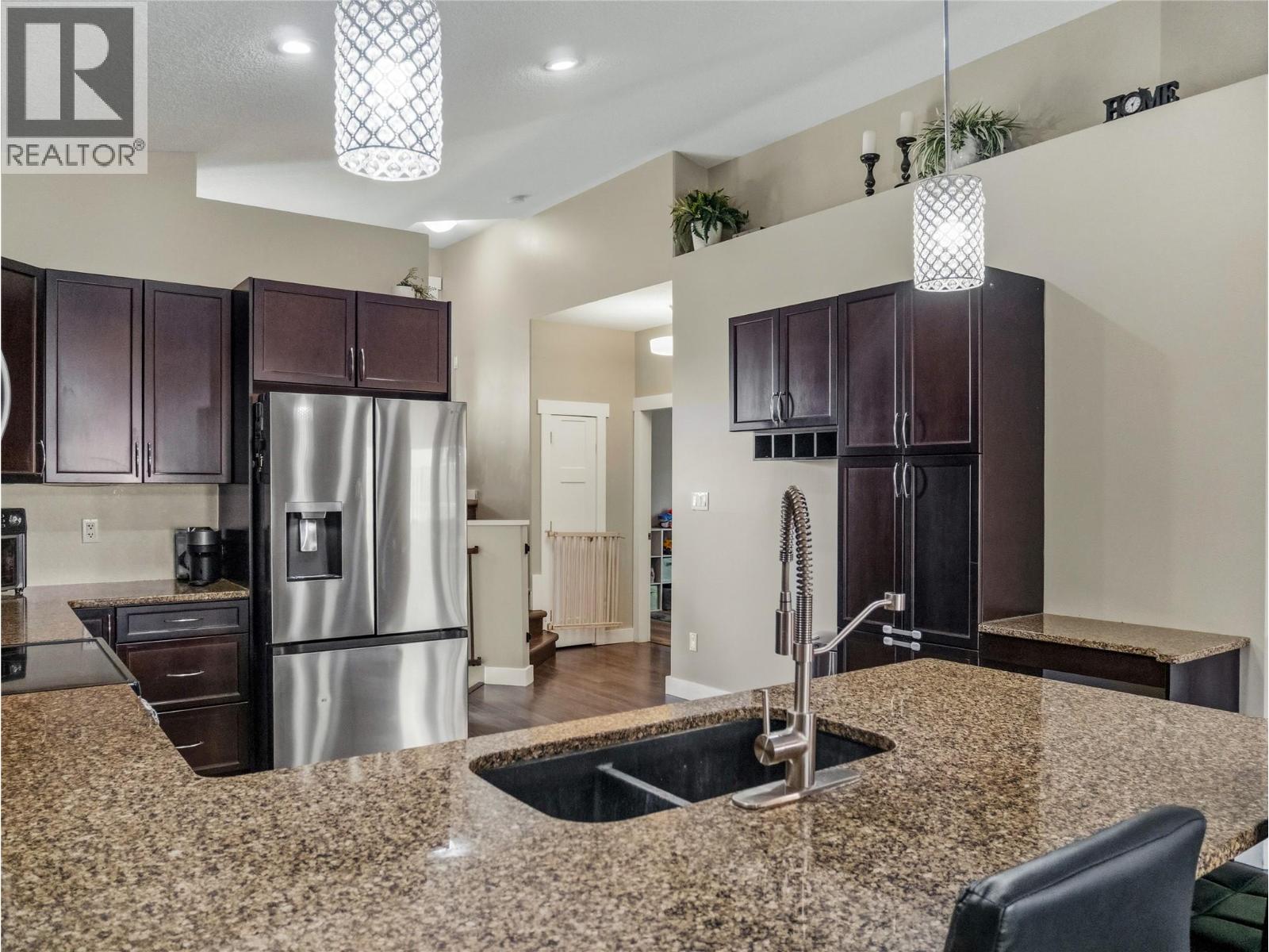 8412 18A Street - 27