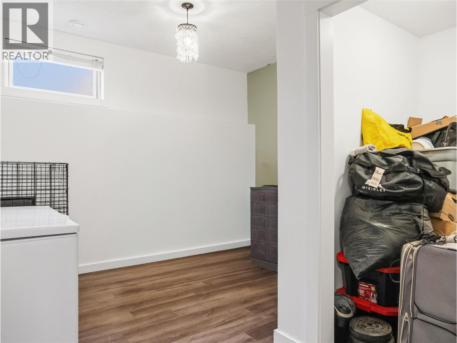 8412 18A Street - 23