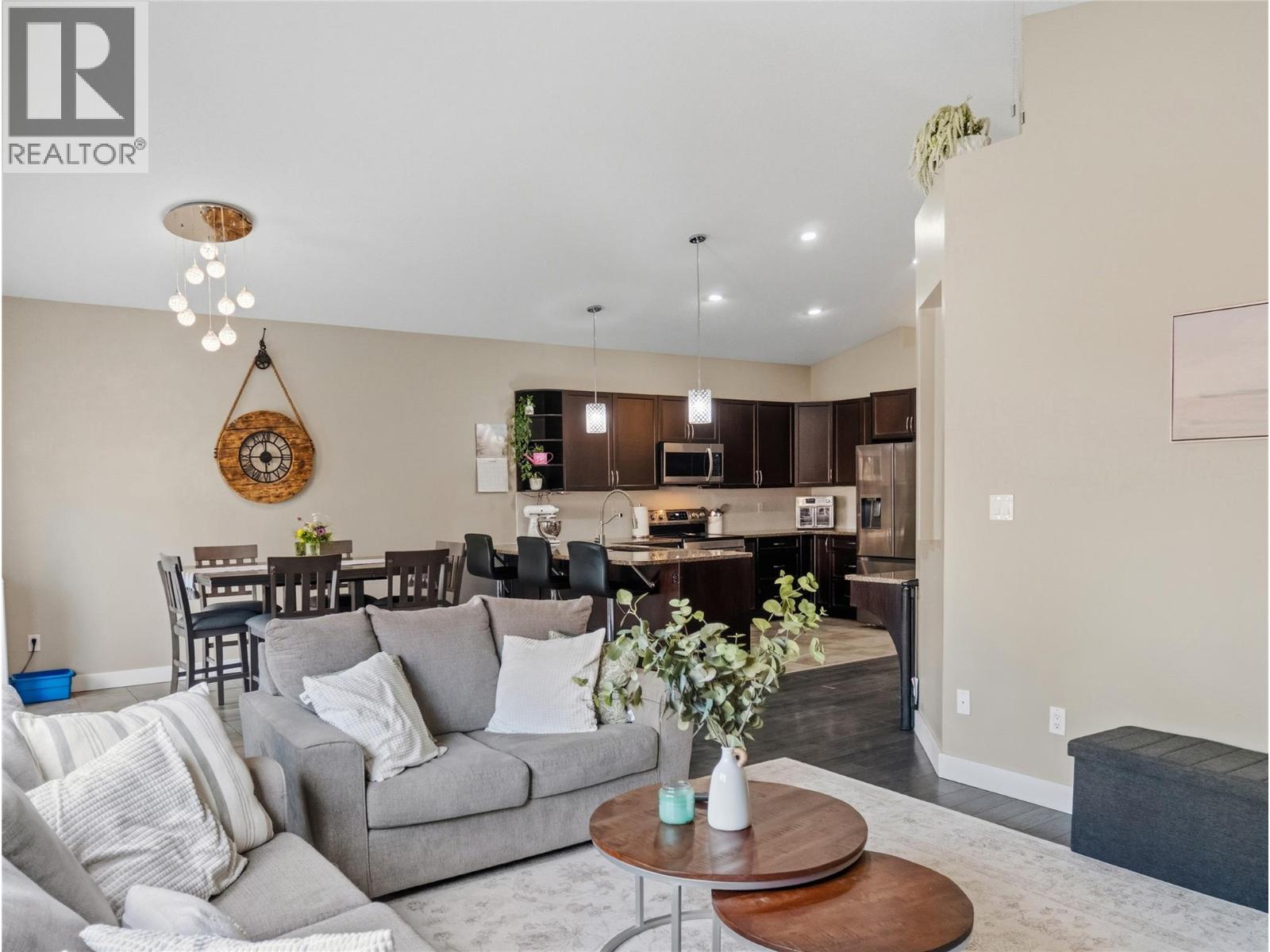 8412 18A Street - 30