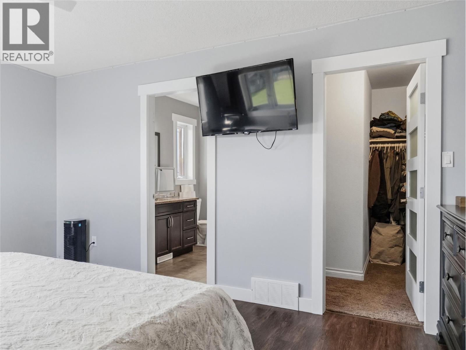 8412 18A Street - 44