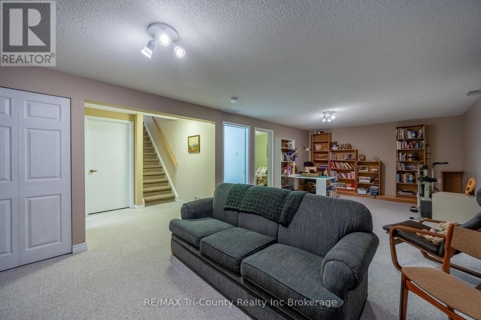 10 MCDONALD COURT - 23
