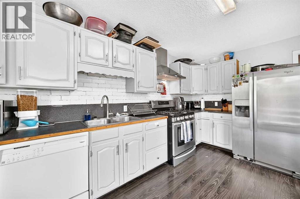 2405 30 Street SW - 16