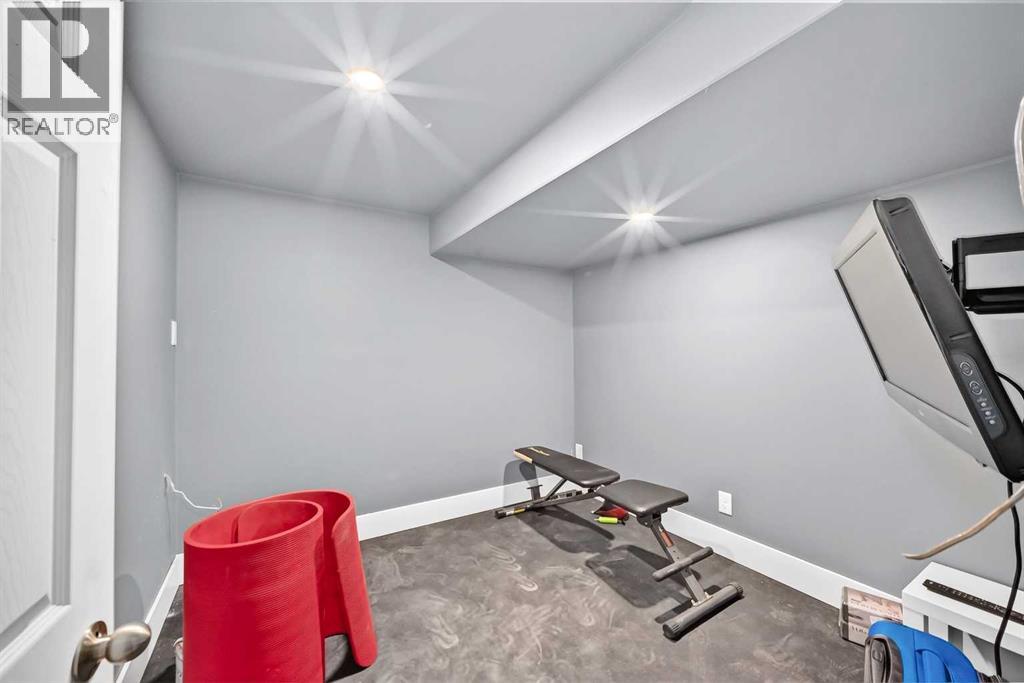 2405 30 Street SW - 33
