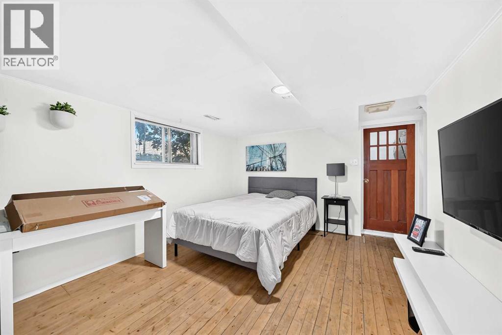 2405 30 Street SW - Image 36