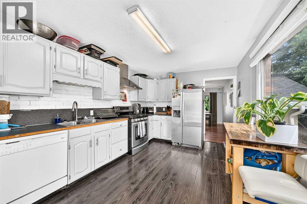 2405 30 Street SW - 18
