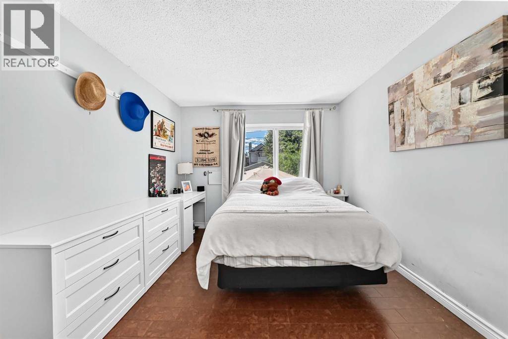 2405 30 Street SW - 19