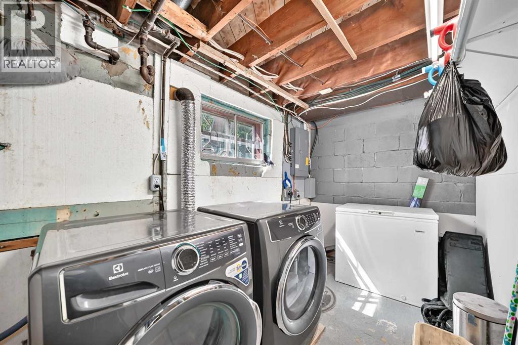 2405 30 Street SW - 40