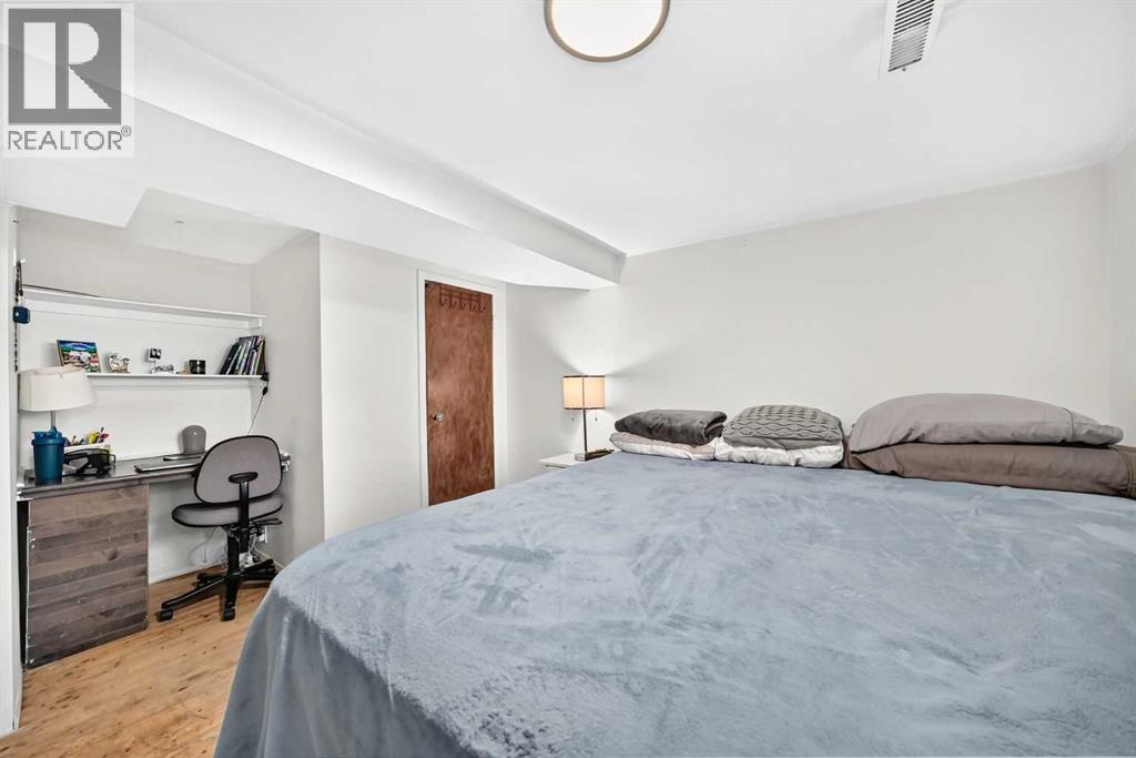 2405 30 Street SW - Image 34