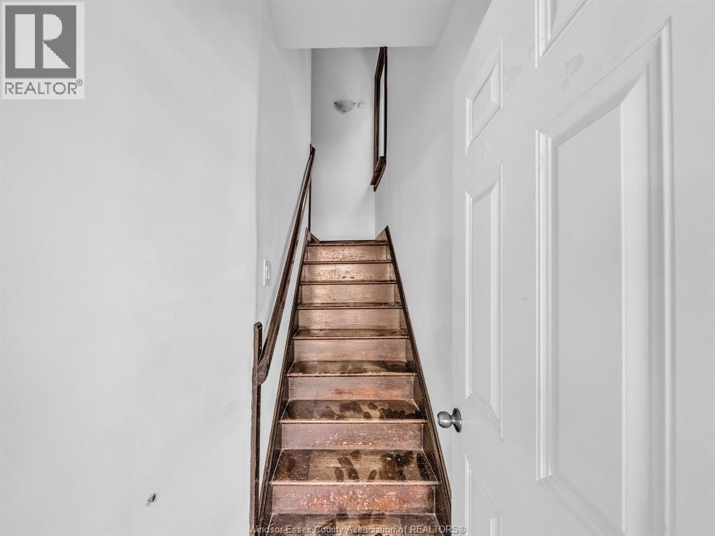 527-531 MCEWAN AVENUE - Image 2