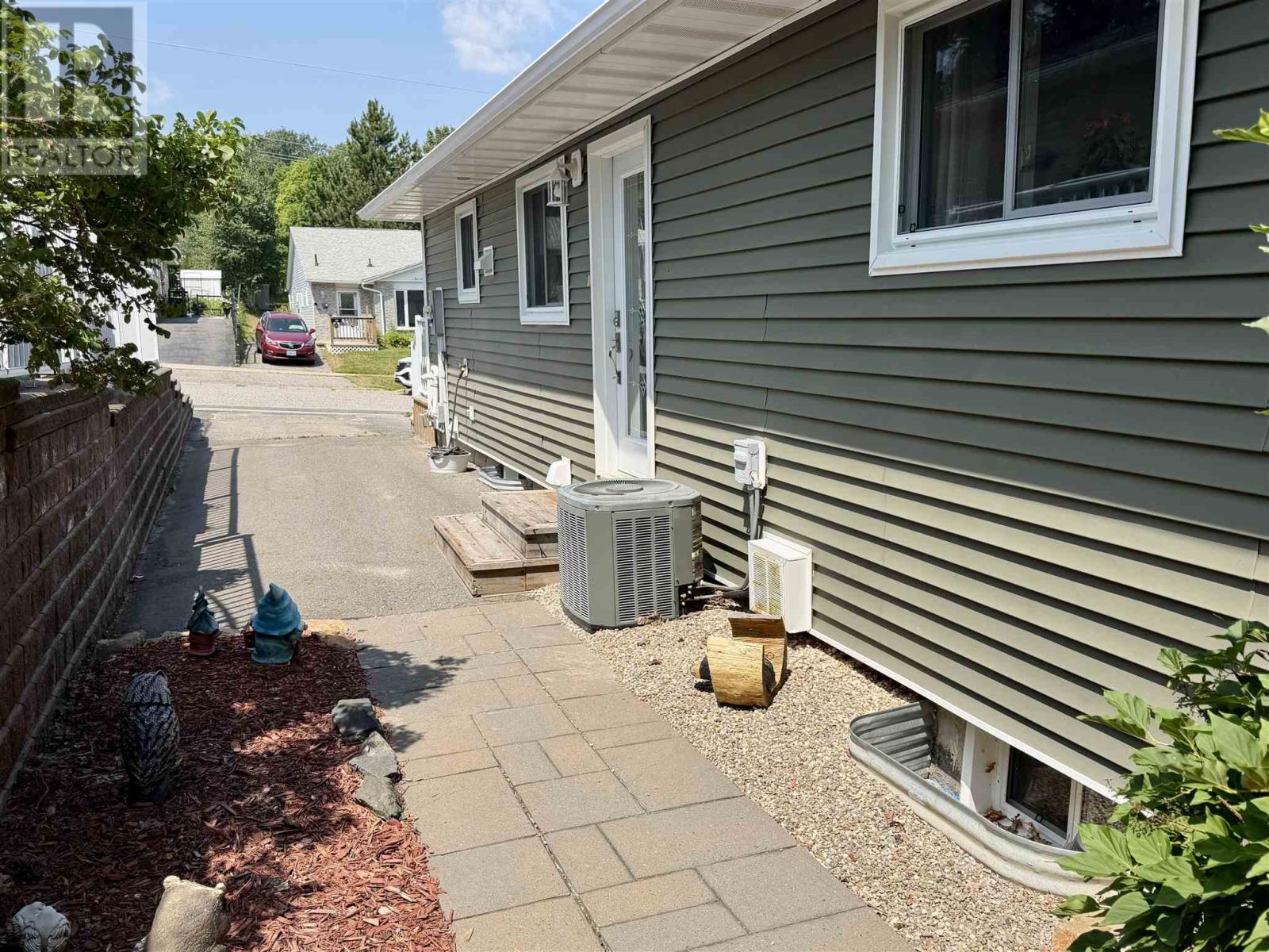30 Colwill DR - 50