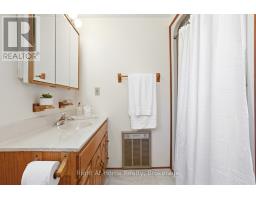 1074 Holiday Park Drive, Bracebridge, ON P1L1W9 Photo 29