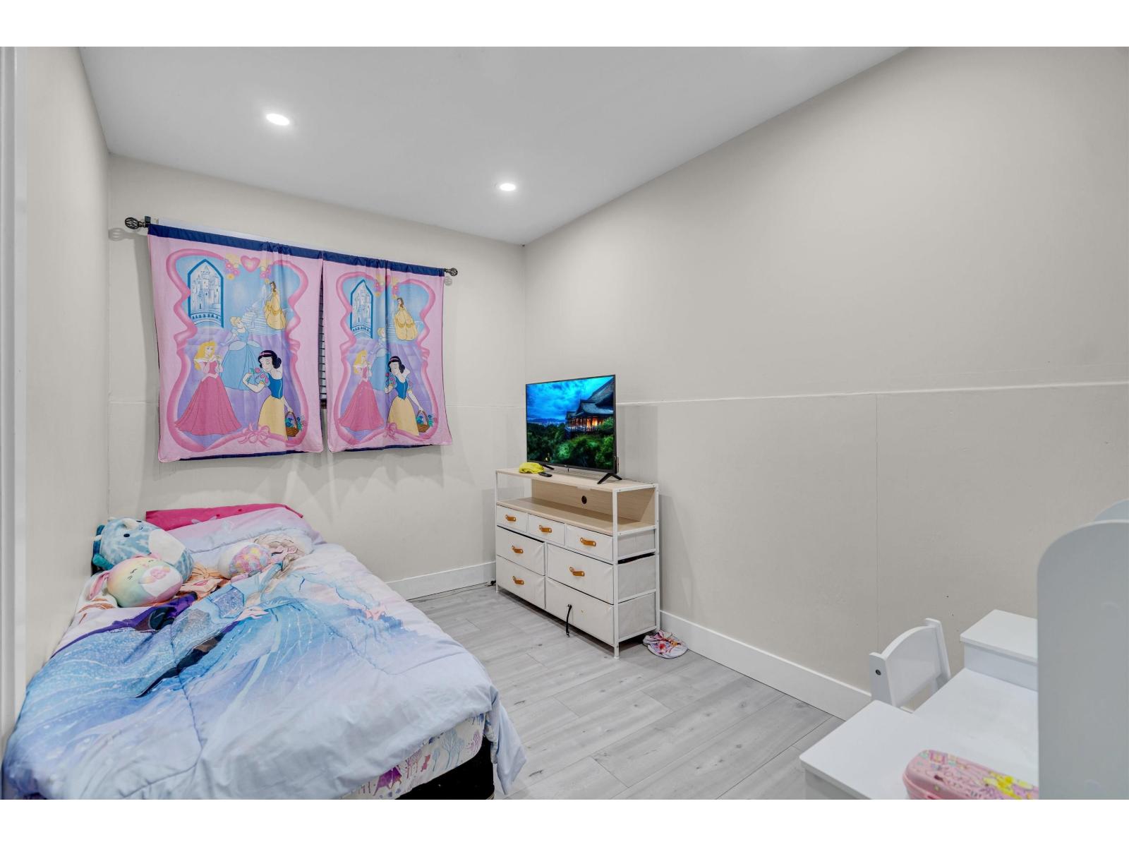 3 Bed, 2 Bath House for Sale in Surrey – 17834 60 AVENUE, Surrey – MLS# R3147870 - Image 11