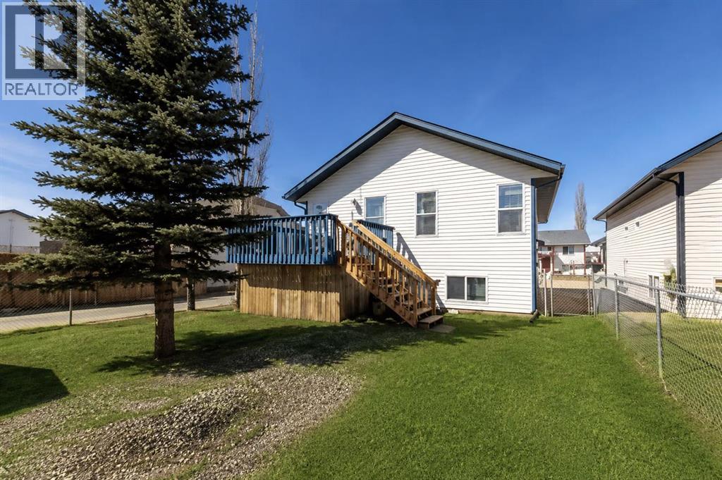 4406 54A Avenue Crescent - Image 3