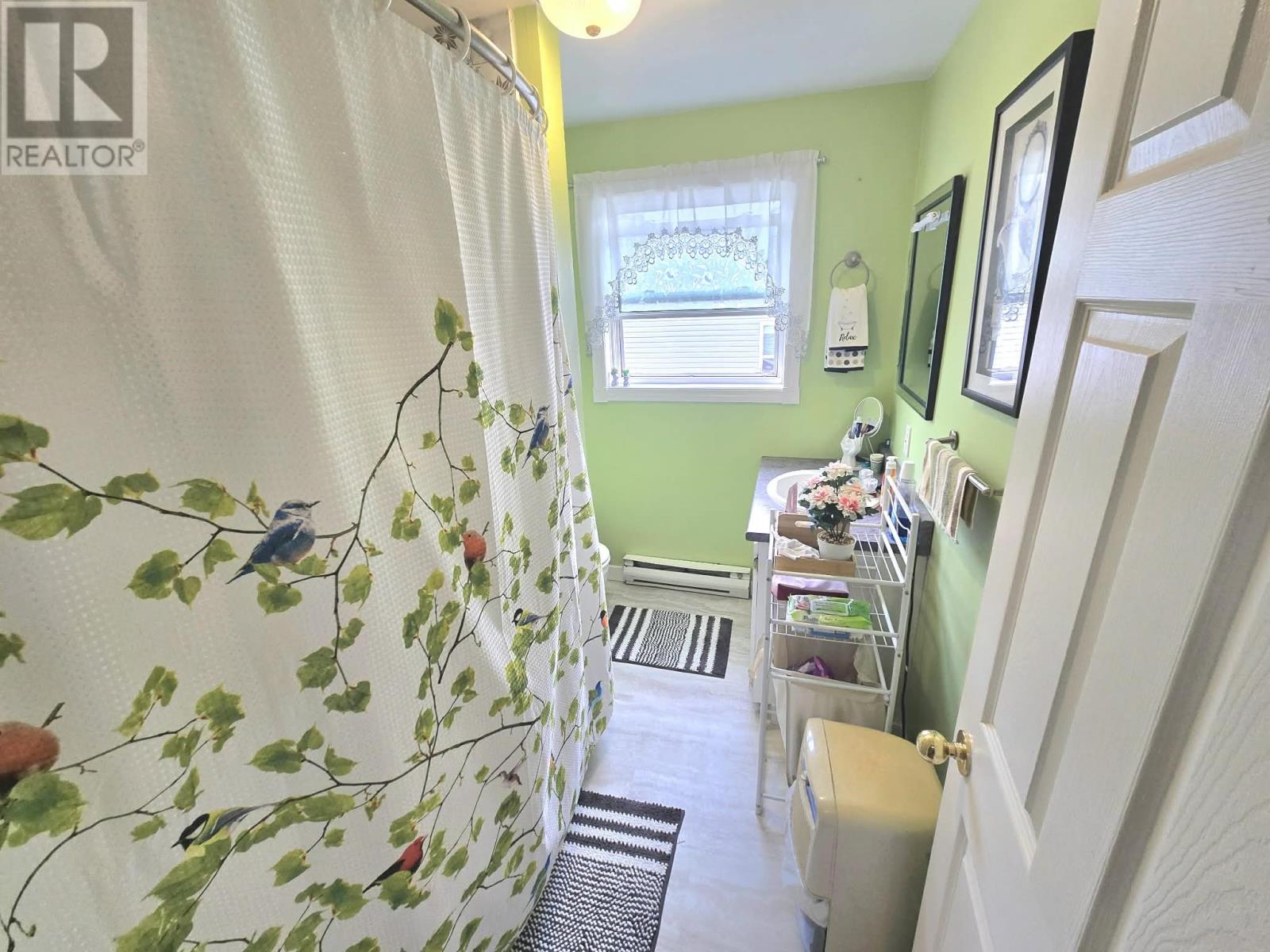 1 Stanley Avenue - 10