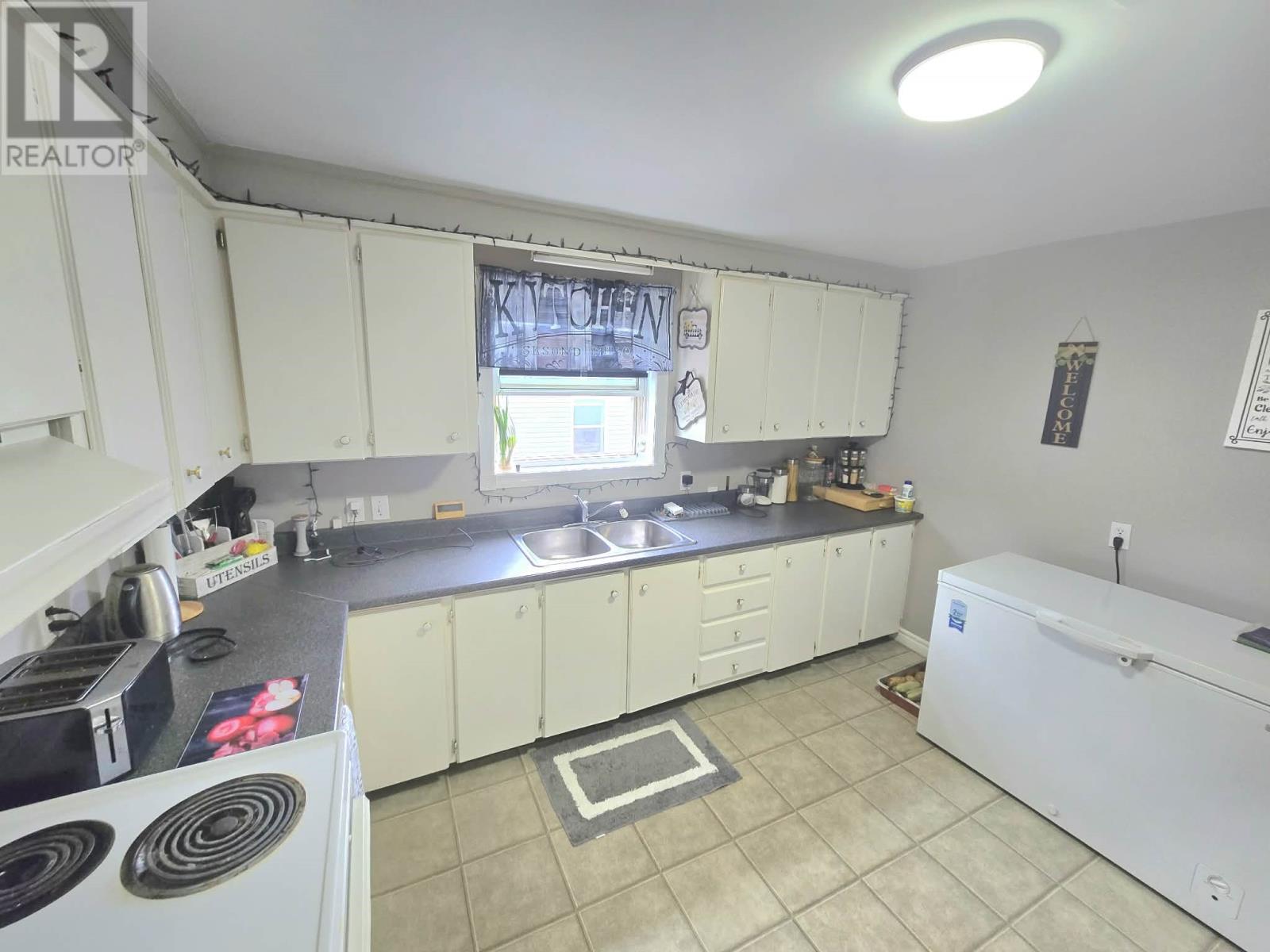 1 Stanley Avenue - Image 4