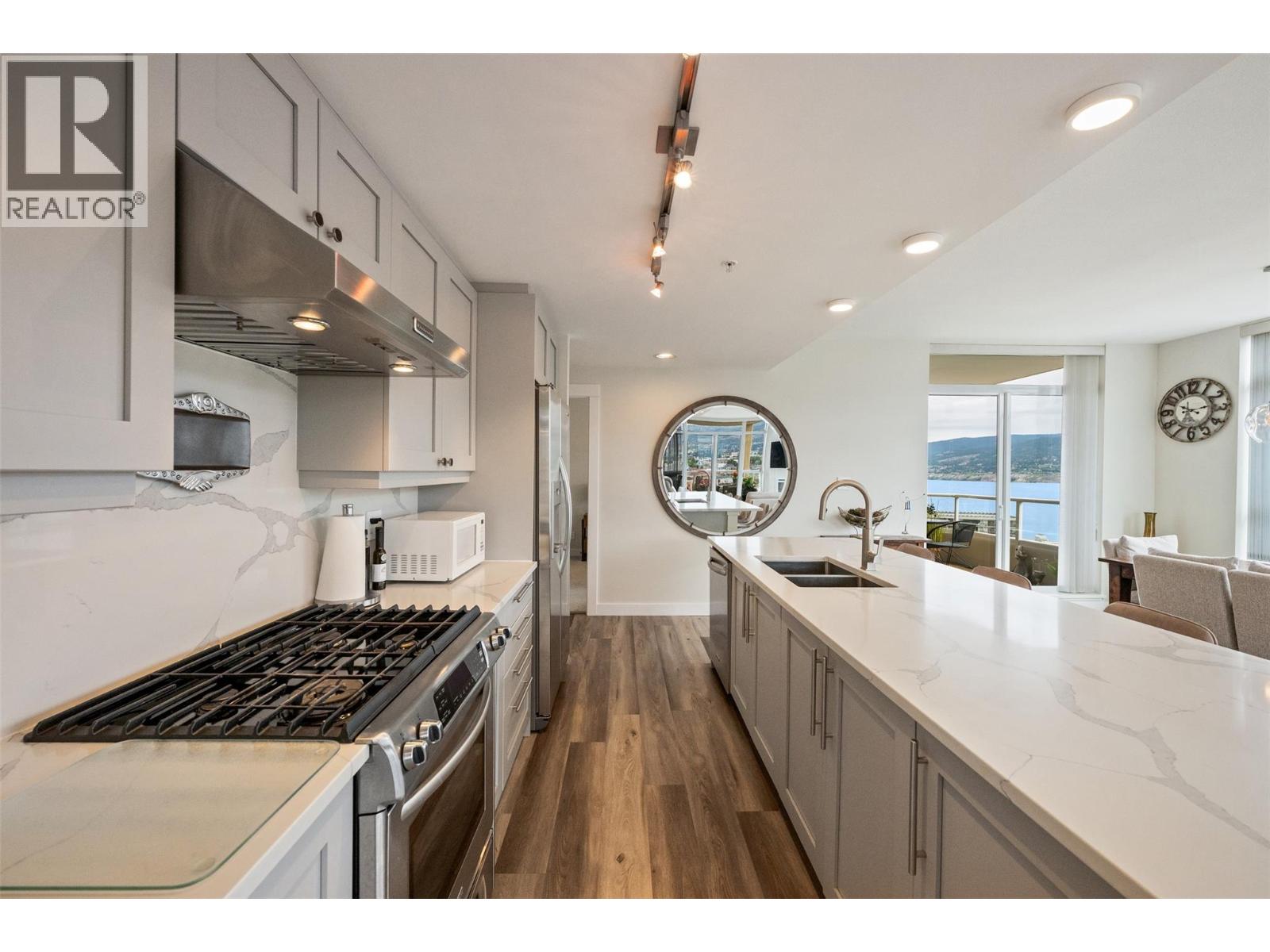 #1204 75 Martin Street - 10