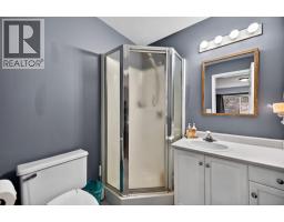 3pc Ensuite bath - 726 Dunrobin Drive Unit# 1, Kamloops, BC V1S1X3 Photo 13