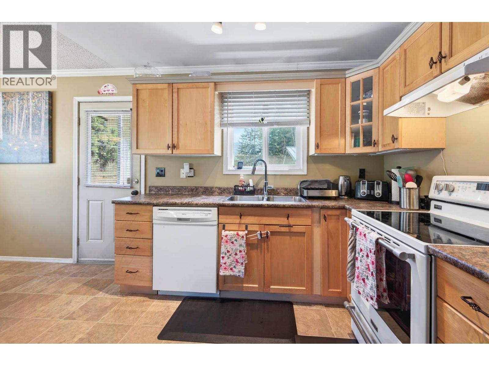 509 Clearwater Valley Road, Clearwater — photo 3