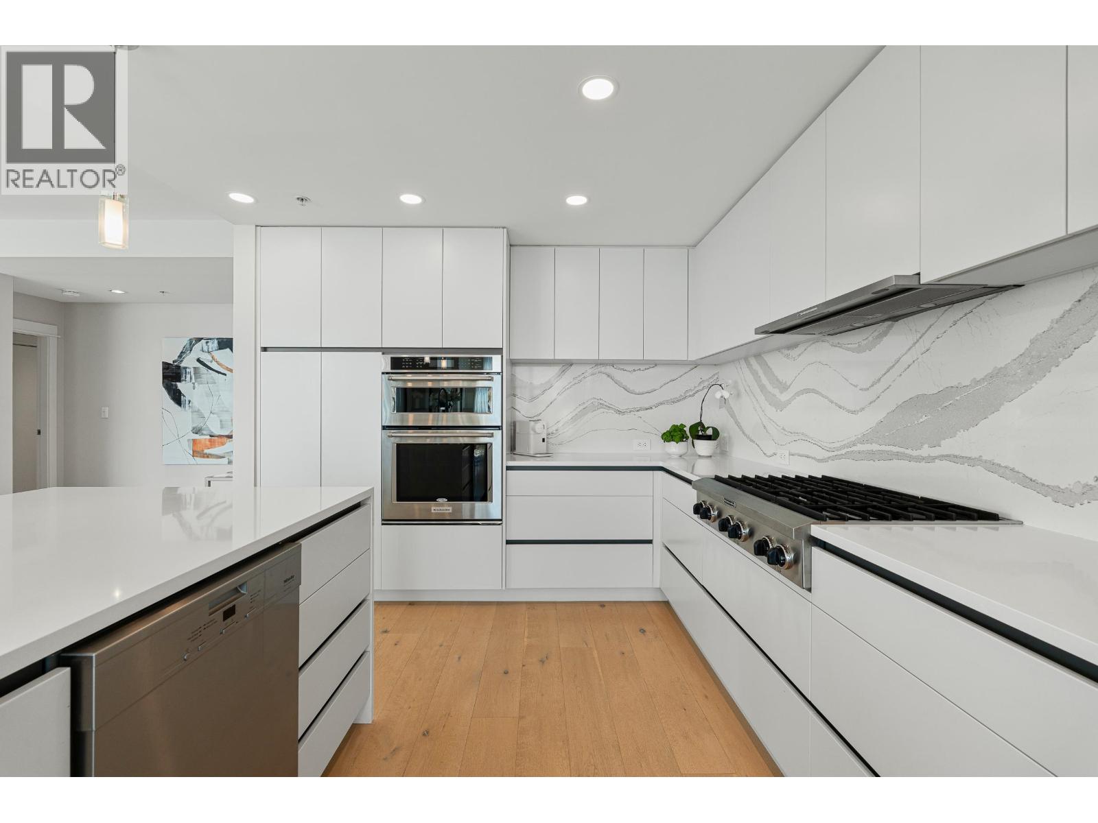 1402 3355 CYPRESS PLACE, West Vancouver