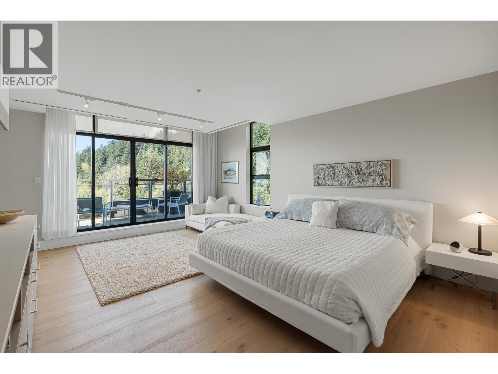 1402 3355 CYPRESS PLACE, West Vancouver