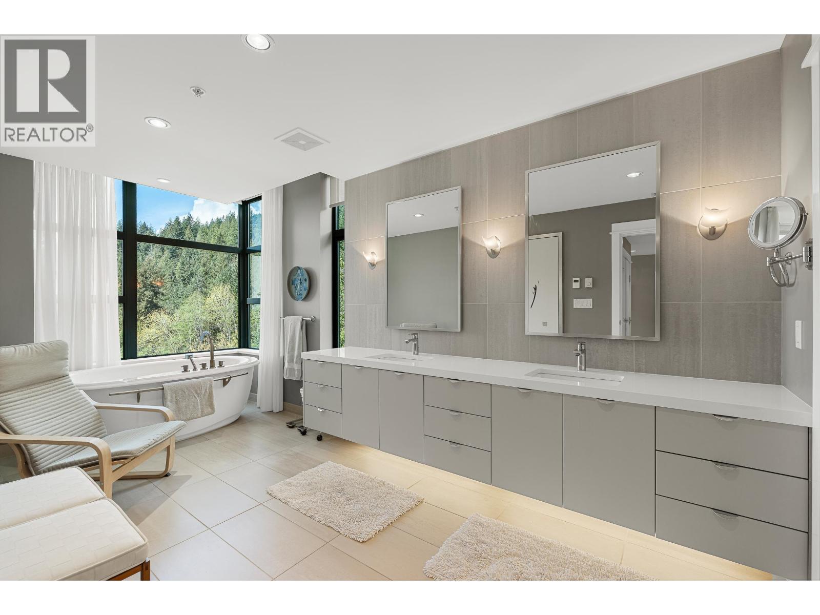 1402 3355 CYPRESS PLACE, West Vancouver