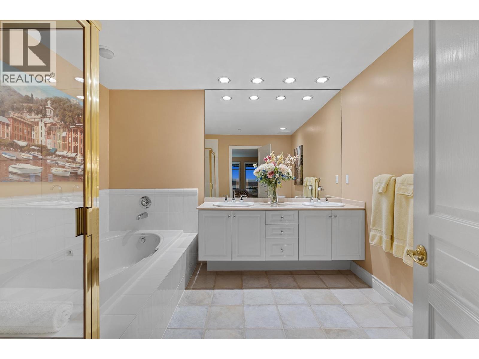2456 CARR LANE, West Vancouver
