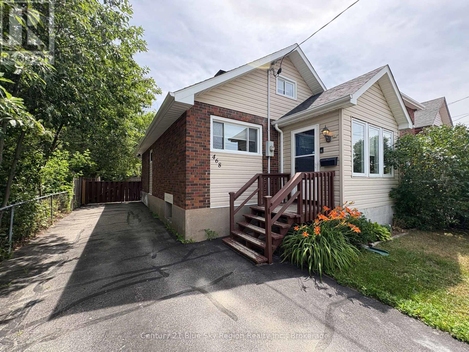 468 KING STREET W - 3