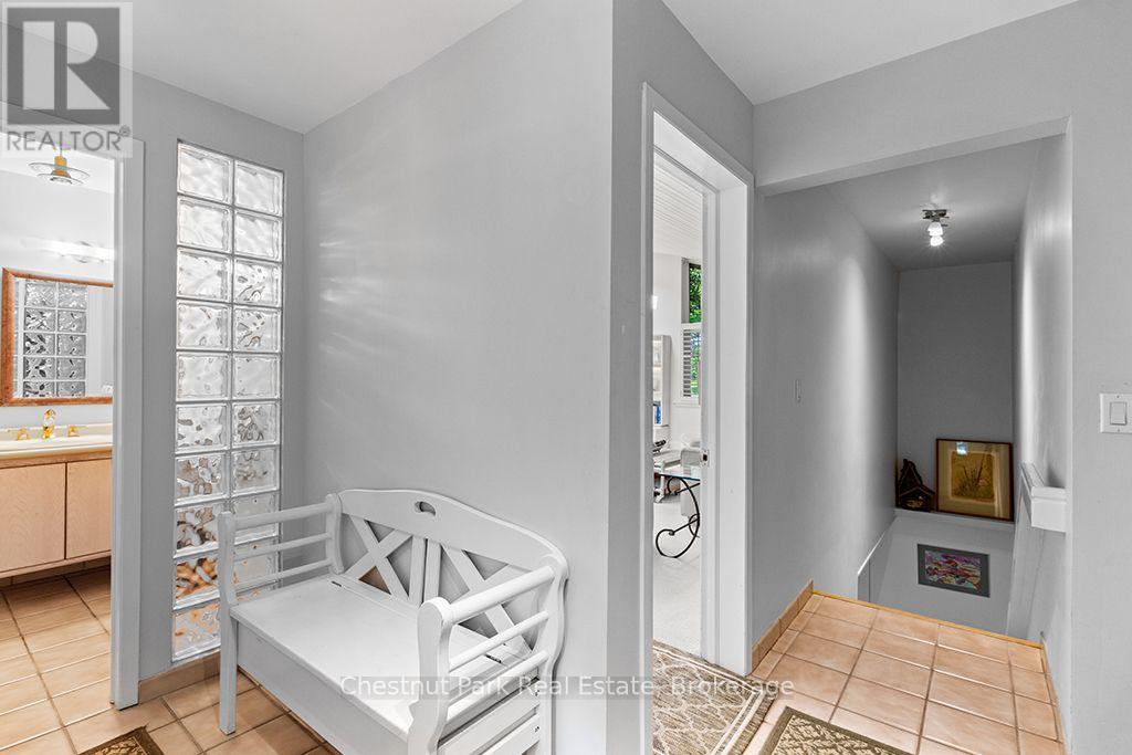 403123 GREY 4 ROAD - 32