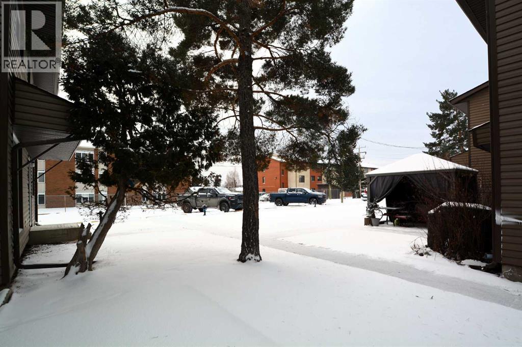 #20 5215 6 Avenue - 23