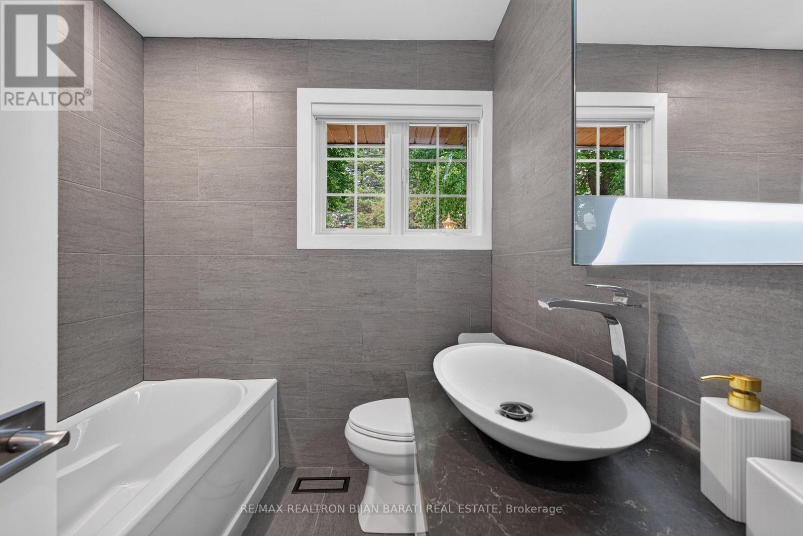 53 SUMNER HEIGHTS DRIVE - 23