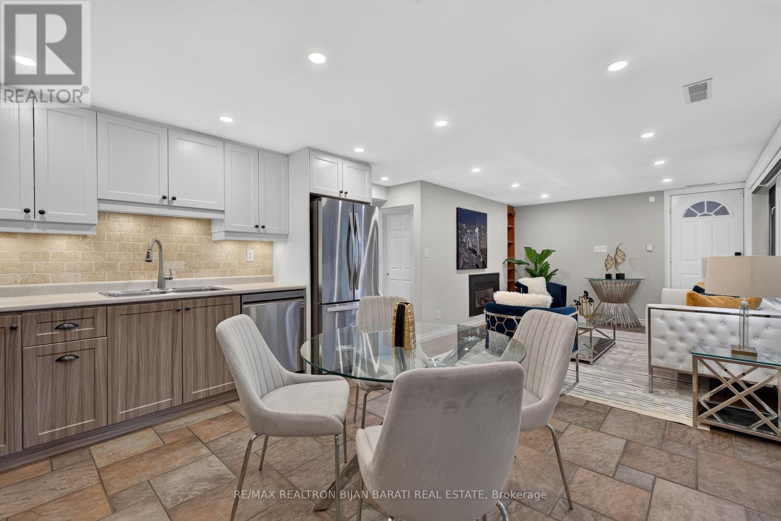 53 SUMNER HEIGHTS DRIVE - 34