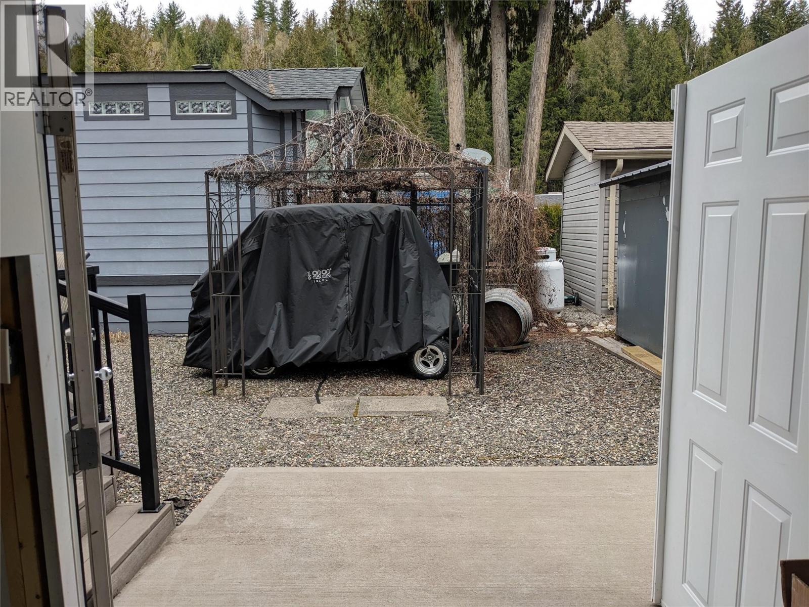 #55 3303 Mabel Lake Road - 34