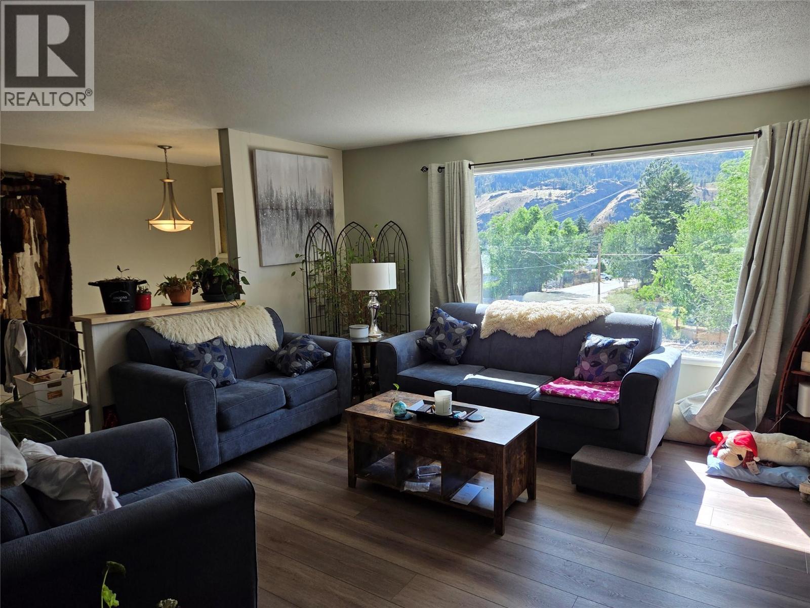 637 Eastside Road - 10