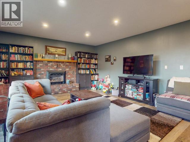 4678 ONTARIO AVE - 24