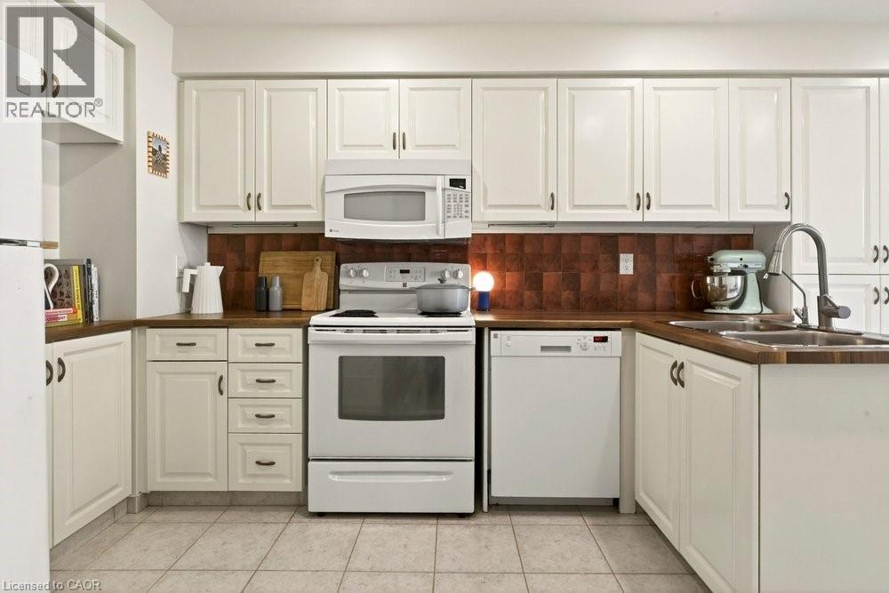 #20 10 HUNTINGWOOD Avenue - Image 9