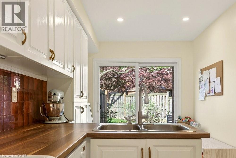 #20 10 HUNTINGWOOD Avenue - 13