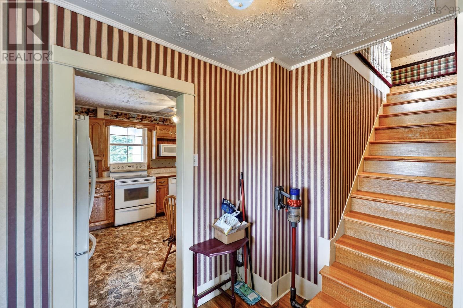 4834 Shore Road W - 31