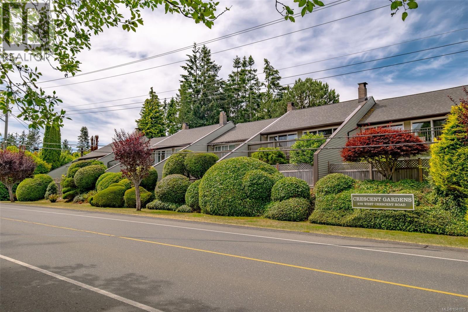 #7 570 Crescent Rd W - 1