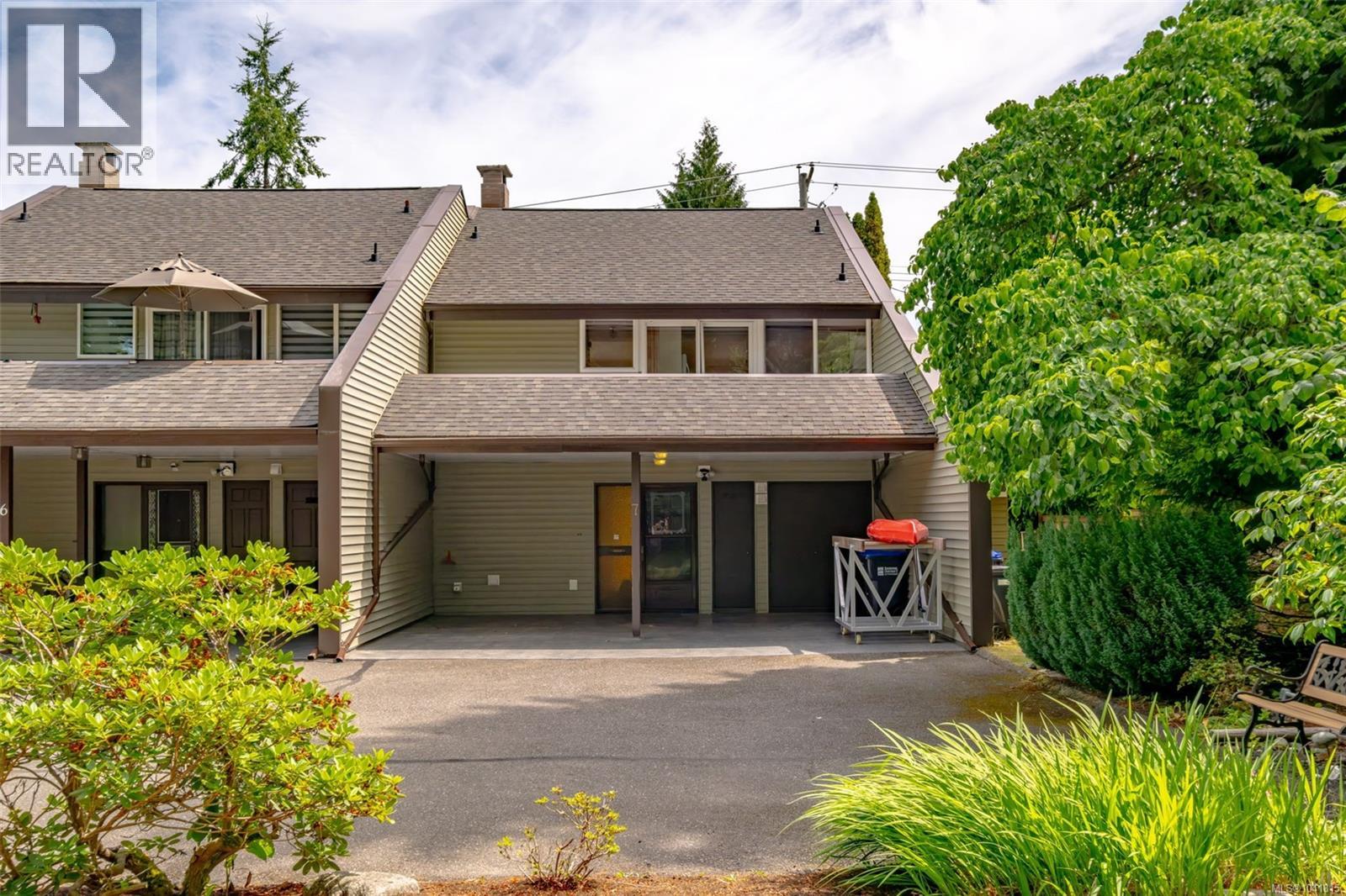 #7 570 Crescent Rd W - 2