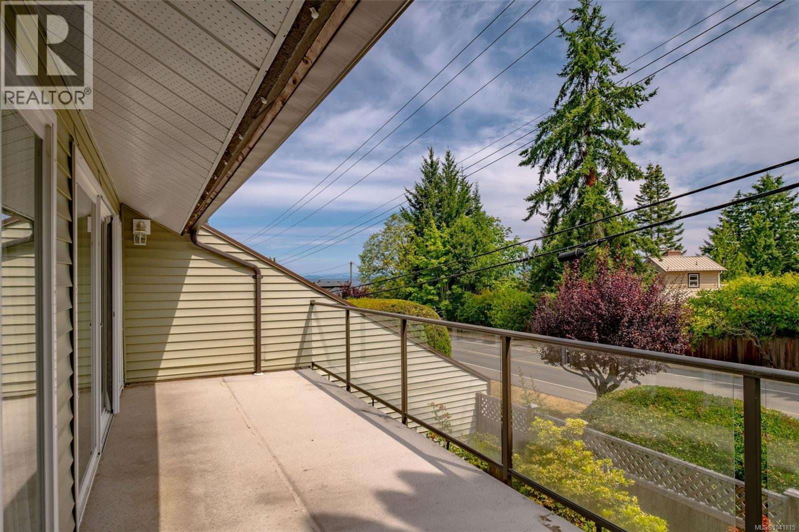 #7 570 Crescent Rd W - 27