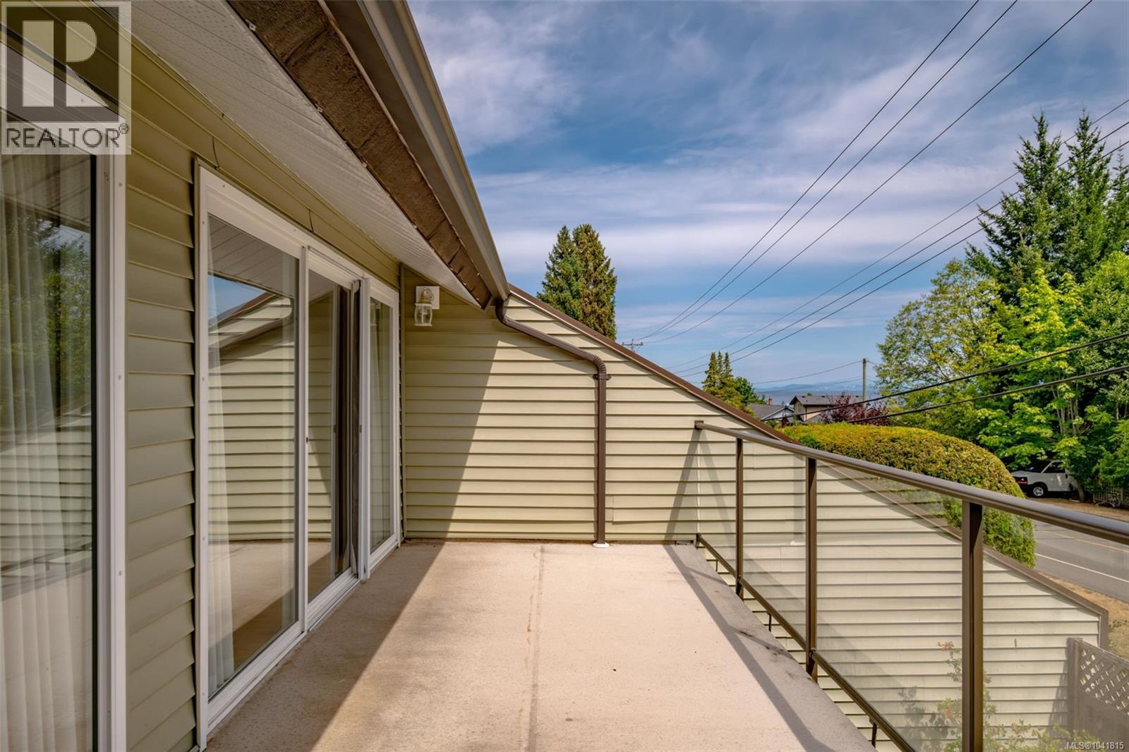 #7 570 Crescent Rd W - 35
