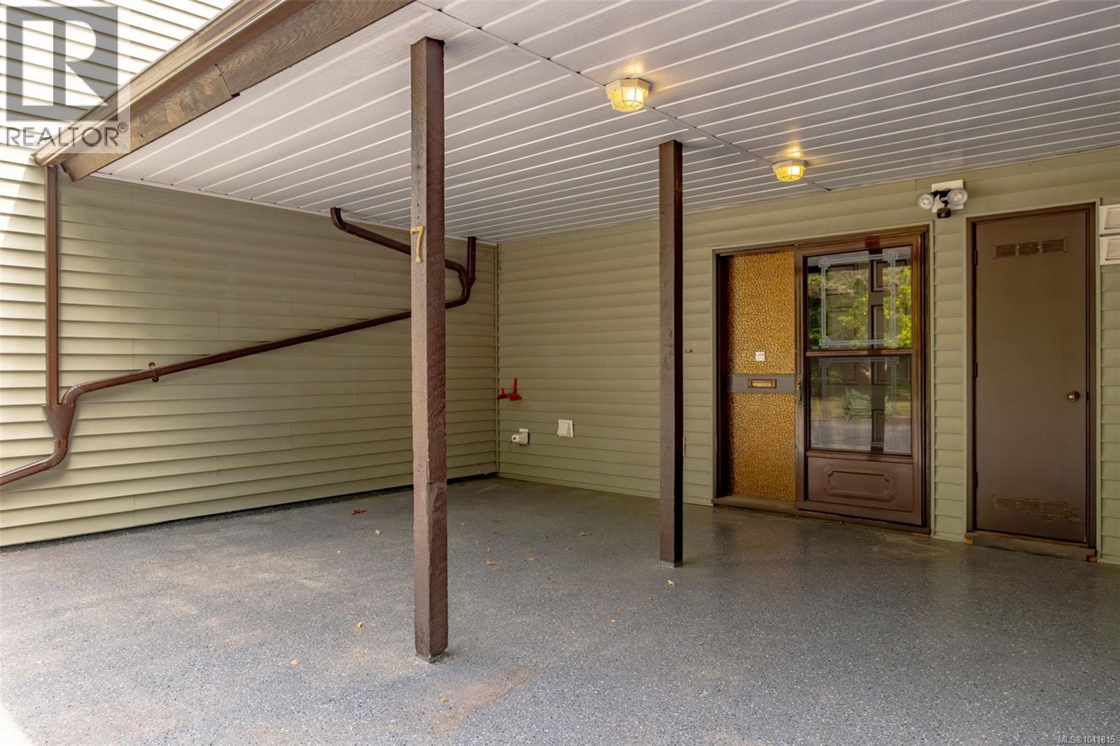 #7 570 Crescent Rd W - 37