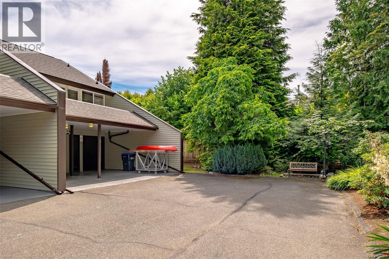 #7 570 Crescent Rd W - 40