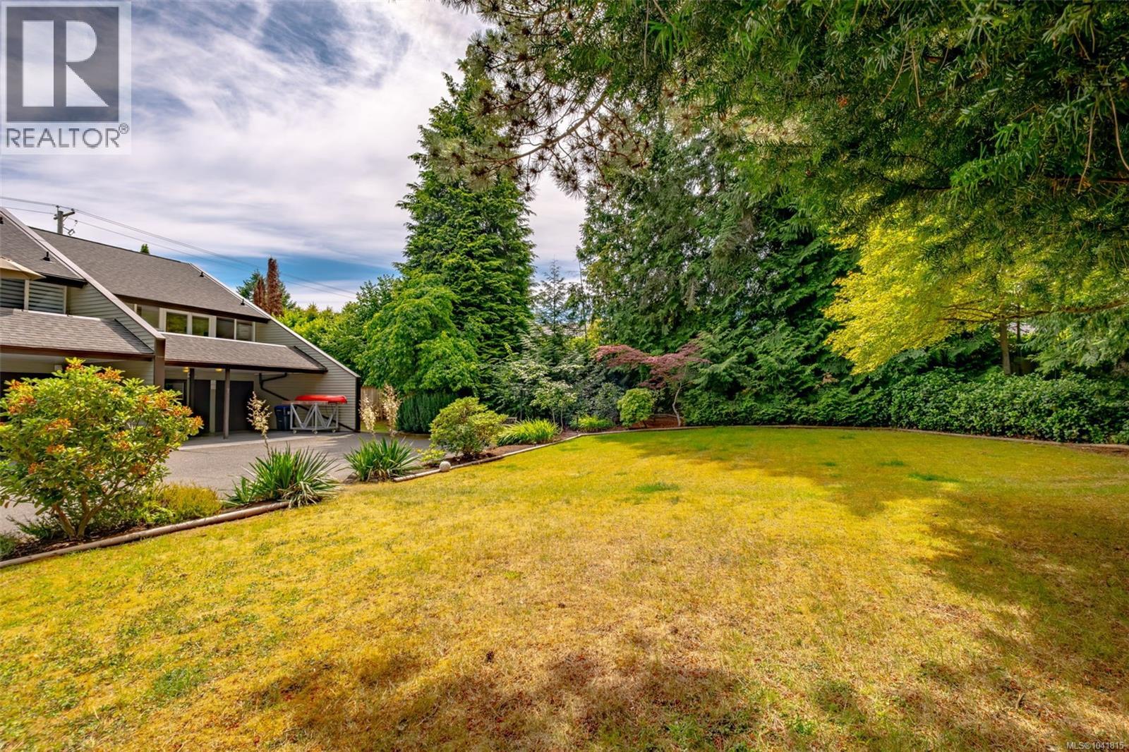 #7 570 Crescent Rd W - 42