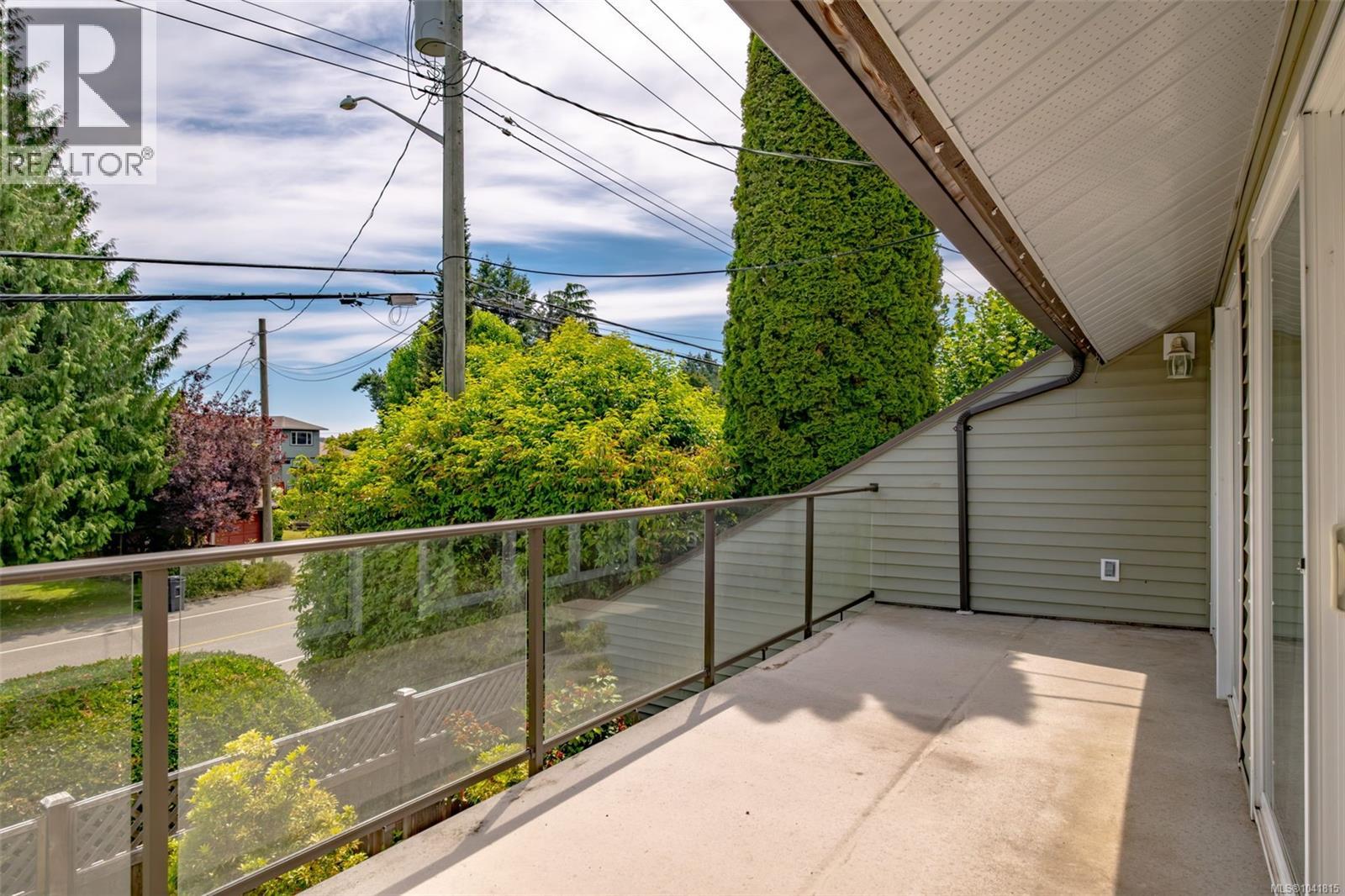 #7 570 Crescent Rd W - 9